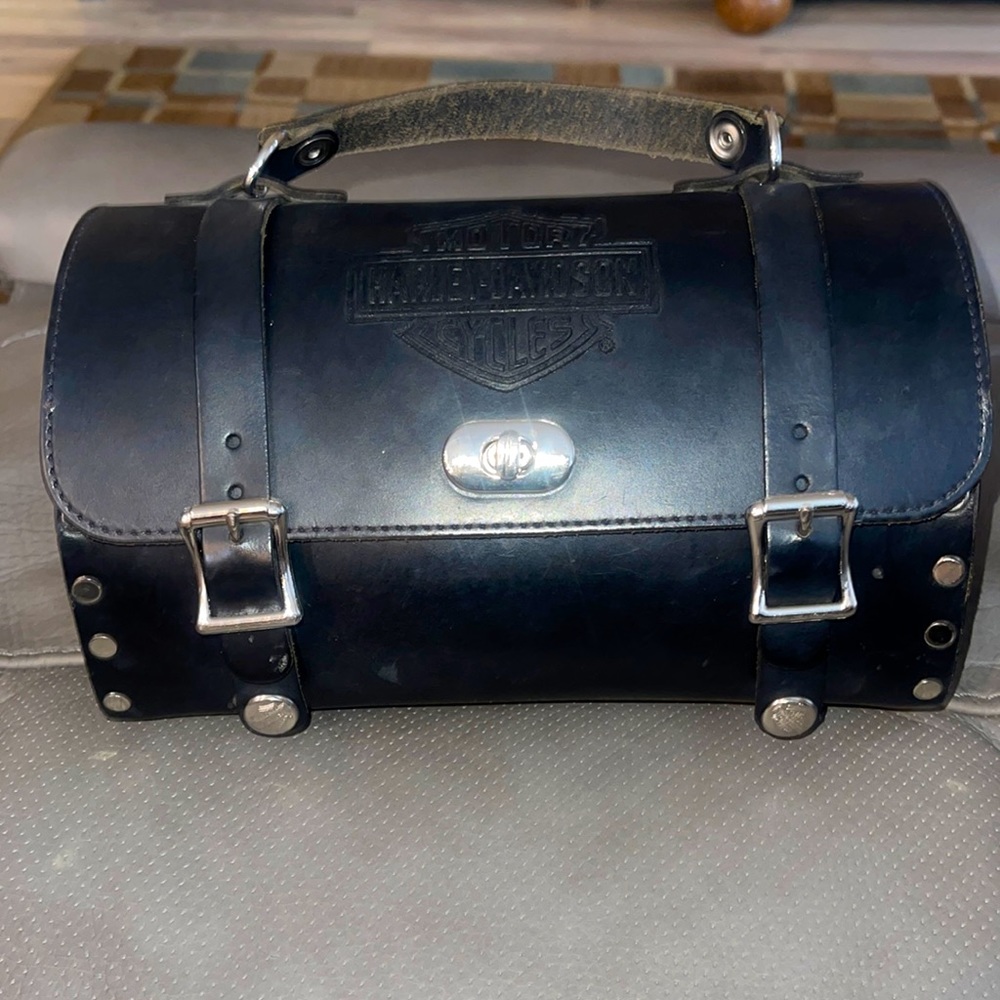 Harley Davidson Genuine Leather Cylinder Crossbody Bag (new never used no tags)